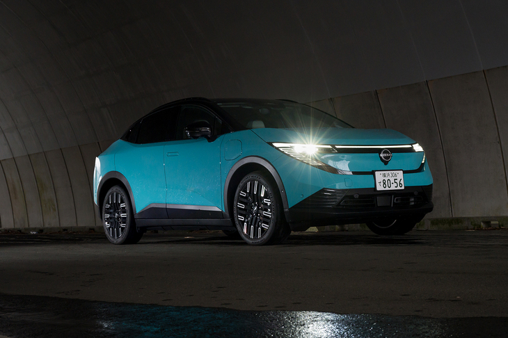 今回の試乗車は「日産リーフB7 G」。よりリッチなパワートレインを搭載したB7の上位グレードだ（もう一方は「B5」）。この試乗車は車両本体価格599万9400円に100万円近いオプションが装着され、総額は696万5640円に達している。