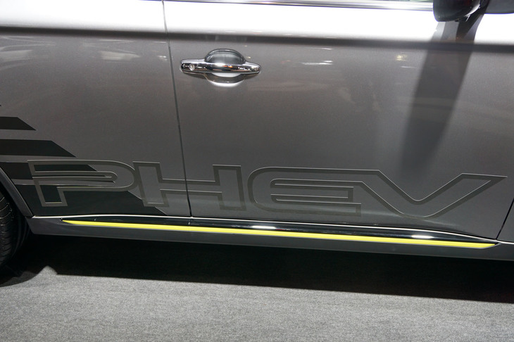 三菱アウトランダーPHEVストリートスポーツ