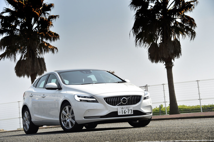 ボルボV40 D4インスクリプション