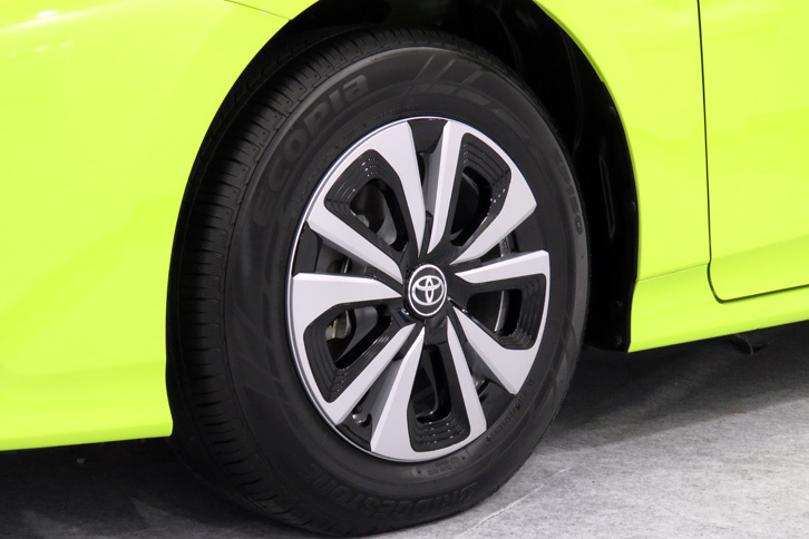 トヨタ・プリウスPHV（タイヤとホイール）