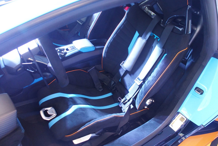 ランボルギーニ・ウラカンSTO（シート）