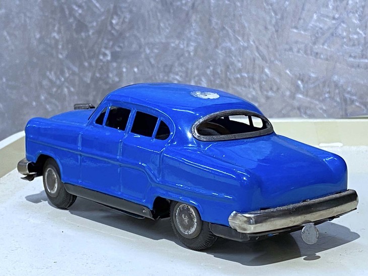 テールフィンの萌芽（ほうが）が見られるが、それがまだ魔物と化す前のデザインである。