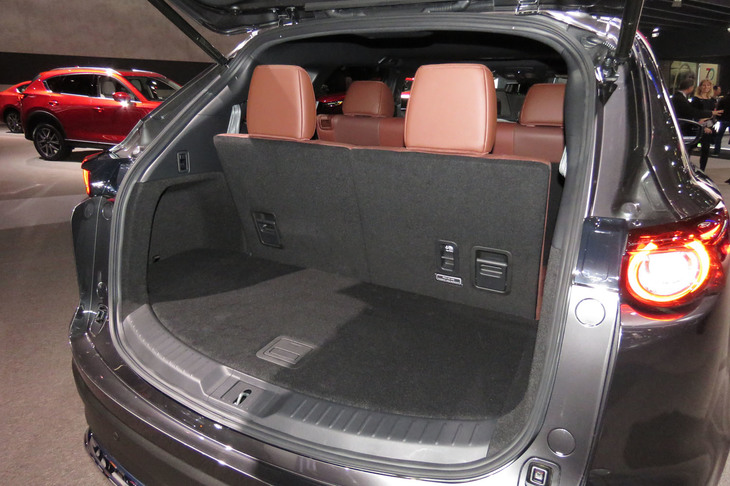 マツダCX-9（ラゲッジルーム）