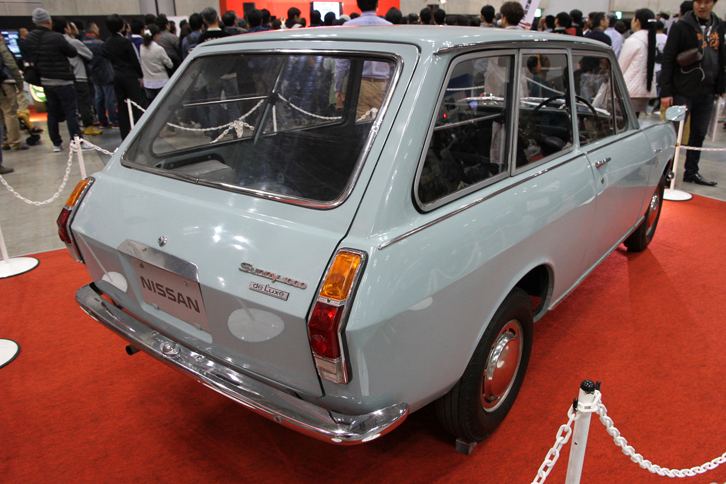 これも日産自動車所蔵の1967年「ダットサン・サニー1000バン・デラックス」。「サニー・セダン」をベースとする4ナンバーの商用バンだが、リアピラーがバンにしては傾斜しており、ちょっぴりスポーティーな印象。