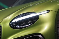 外観についてはフロントデザインの変化が注目ポイント。「コンチネンタルGT」としては初めて、シングルヘッドランプ（左右計2灯）が採用された。