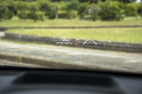 「カラーヘッドアップディスプレイ」は4万4000円のオプションとして用意されている。