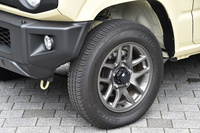 最上級グレード「XC」の16インチアルミホイール。ほかのグレードには16インチのスチールホイールが装着される。