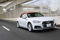「A5カブリオレ」で選択できるボディーカラーは全11色。ソフトトップには写真のレッドに加え、ブラック、ブラウン、グレーの全4色が用意されている。
