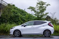 「トヨタ・アクアZ」（FWD車）のボディーサイズは全長×全幅×全高＝4050×1695×1485mm、ホイールベースは2600mm。ホイールベースは従来型よりも50mm延ばされているが、全長の数値に変更はない。