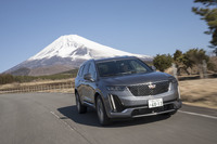 ミドルクラス以上のエンジン横置きプラットフォームが採用される「XT5」や「XT6」には、「C1」から始まる4文字のモデルコードが振られている。XT5は「C1UL」、XT6は「C1TL」といった具合だ。