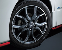 専用17インチアルミホイール