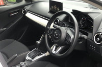 「マツダ2 15 BD」のインテリア。内装のカラーパネルには、植物由来のバイオエンジニアリングプラスチックが採用される。