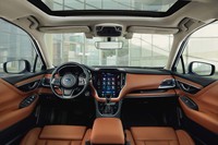 ボディー剛性を最適化する新世代のシャシー技術「スバルグローバルプラットフォーム」が採用された新型「レガシィ」。快適な乗り心地や静粛性の高い室内空間がセリングポイントとされている。