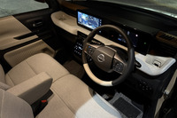 12.3インチのセンターティスプレイと7インチのメーターディスプレイをつなげたモノリス型インストゥルメントパネルを採用。インテリアの質感が高いのも新型「ルークス」の特徴だ。