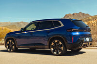 エクステリアの装飾には、「ナイトゴールド」（写真）と「ハイグロスブラック」の2種類の色を用意。ボディーカラーとの組み合わせ次第で、全く異なるイメージに仕立てることができる。