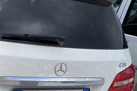 「メルセデス・ベンツBクラス」のテールゲートに貼られたバッジ。