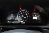 メーターパネルは全車7インチの液晶タイプ。写真は「トヨタGR 86」のもので、オープニングのアニメーションは「スバルBRZ」のものと異なる。