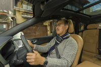 ドライブ2日目、狭い路地の多い京都の街中で、ハンドルを握る筆者。車両感覚のつかみやすさが、安心感につながる。