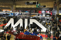 来場者でにぎわうMIDホイールのブース。多種多様なホイールで、そのクルマに合ったデザインと性能を提供するというのが同ブランドのポリシーである。