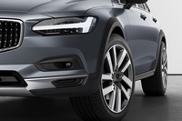 ボルボが「V90／V90クロスカントリー」に48Vマイルドハイブリッド搭載車を設定の画像