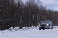 多彩なドライブモードを誇る「アウトランダー」だが、「ノーマル」モードの制御が優れているため、実際に「スノー」モード等が必要なシーンはごく限られている。