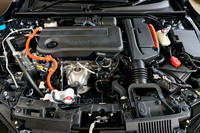 パワーユニットは、アトキンソンサイクルの2リッター直4直噴エンジンに、ホンダ独自の2モーター内蔵のCVTを組み合わせたハイブリッドシステム「e：HEV」を搭載。