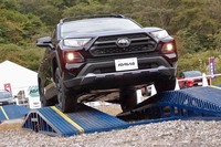 トヨタRAV4アドベンチャー“オフロードパッケージ”（4WD/CVT）【レビュー】