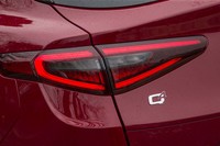 エクステリアにディーゼルモデルであることを示す装飾は特にない。写真の「Q4」は、アルファ・ロメオの4WDシステムの名称である。