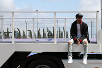 前戦中国GPで起きたパワーユニット「MGU-H」のトラブルが再発し、予選10番手と大きなハンディを背負わされたハミルトン。スタートの混乱を避け最終的に2位でチェッカードフラッグを受けるも表情はすぐれず。不調にあえぐチャンピオンの復活が待たれる。（Photo=Mercedes）