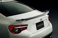 「GT“Limited”」グレードではウイングタイプのリアスポイラーが標準で装着される。