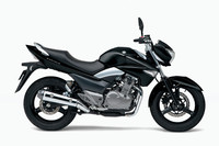 「スズキGSR250」（パールネブラーブラック）