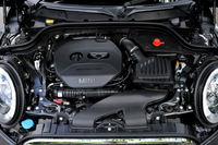テスト車は「MINIクーパーS」。192psの2リッター直4ターボエンジンを搭載する。