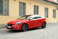 ボルボ、新エンジン搭載のV40 T5 R-DESIGN発売の画像