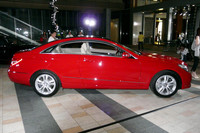 なだらかなサイドビュー。Cd値は0.24と、空力性能の高さも主張する。