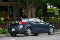 「ボルボV40」の日本発売は2013年2月。その後、新グレードの設定やディーゼルエンジンの採用など、度重なる改良を経て今日にいたっている。