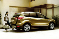 「フォード・クーガ タイタニアム」
    