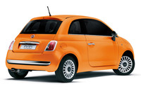 「フィアット500 アランチャ」のリアビュー。