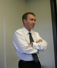 テクニカルディレクターのボブ・ベル。アロンソについては「フレキシブル」だとその能力をホメてました。