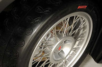 ブレンボ製ブレーキ。スポークホイールはボラーニ(ルオーテ・ミラノ)製。