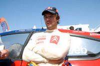 損な出走順に憮然とする（？）、シトロエンのセバスチャン・ローブ。