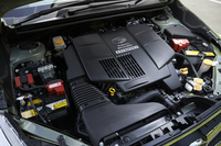 スバルのハイブリッドシステムはかなり個性的。例えばパワートレインでは、HV化によって前後長が延びるのを避けるため、モーターをプライマリープーリーの後方に搭載している。詳細はこちらのニュースをどうぞ。