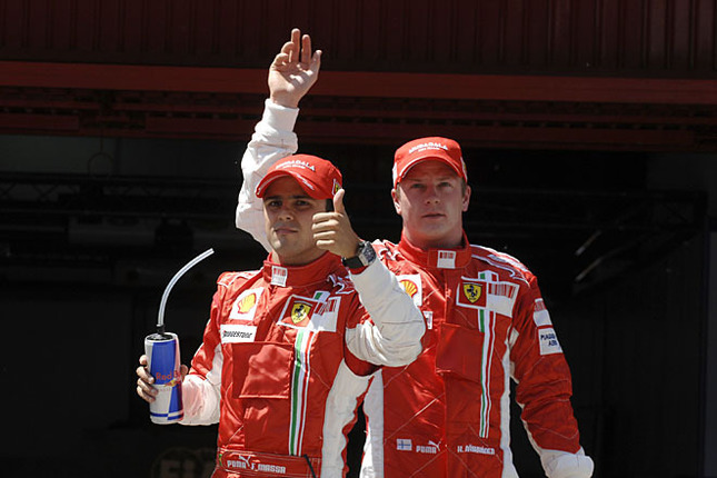 今期不調のキミ・ライコネン（右）と、予選ではライコネンを上回るパフォーマンスを見せつけるフェリペ・マッサ（左）。