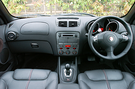 アルファロメオ・アルファ147 TI 2.0ツインスパーク・セレスピード  