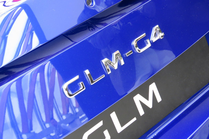 GLM G4（リアの車名ロゴ）