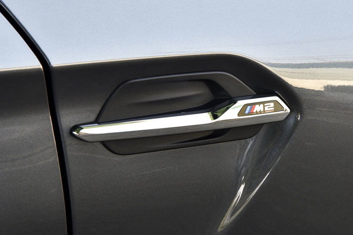 フロントホイールアーチの後方に備わる「Mサイド・ギル」。