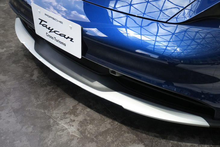 ポルシェ・タイカン4クロスツーリスモ（フロントスポイラー）