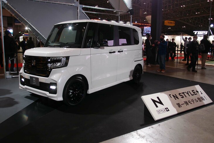 ホンダN-BOXカスタム スタイル＋ブラック