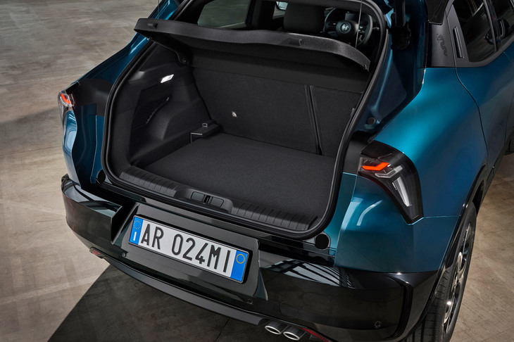 アルファ・ロメオ・ミラノ（ラゲッジスペース）