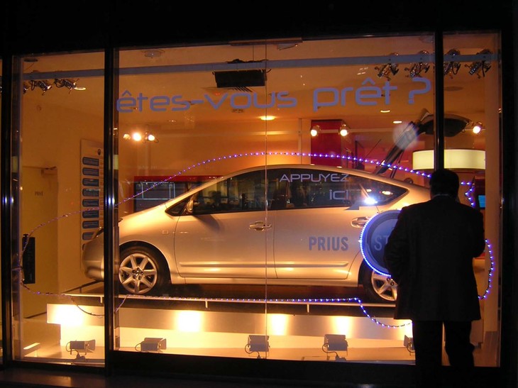 2004年2月。2代目「トヨタ・プリウス」がディスプレイされた「ランデブー・トヨタ」。