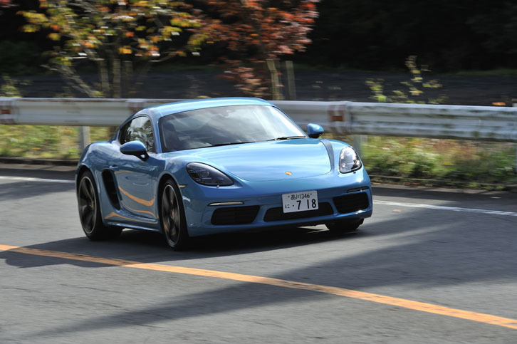 「718ケイマンS」のハンドリング特性は、「911ターボ」と同じステアリングギアを採用することで、従来型「ケイマンS」よりもダイレクトになっている。